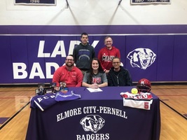 Sr. Hayley Lindsey Signs to Play Softball for MACU
